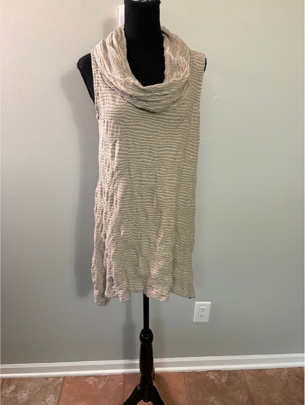 Allen Allen Medium Sleeveless Cowl Neck Tunic Top